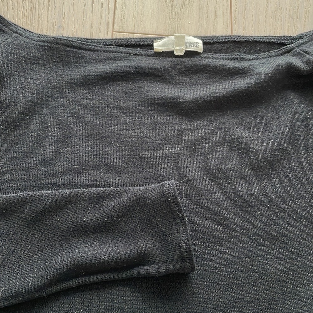 Wilfred Black Off-the-Shoulder Long Sleeve Crop Top - Picture 4 of 7